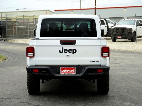 New 2026 Jeep Gladiator Sport AWD/4WD image 7