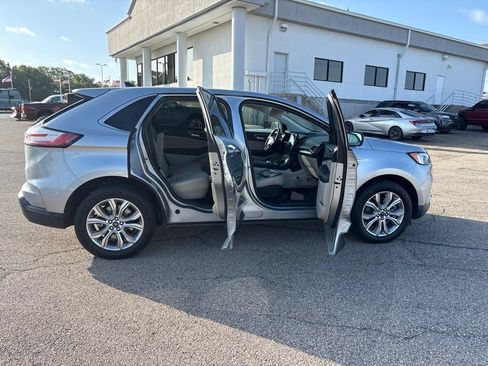 Certified 2022 Ford Edge Titanium AWD/4WD image 8