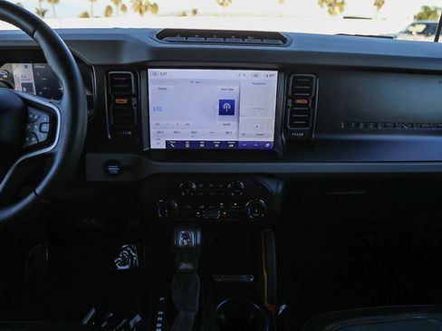 Used 2022 Ford Bronco Badlands image 13