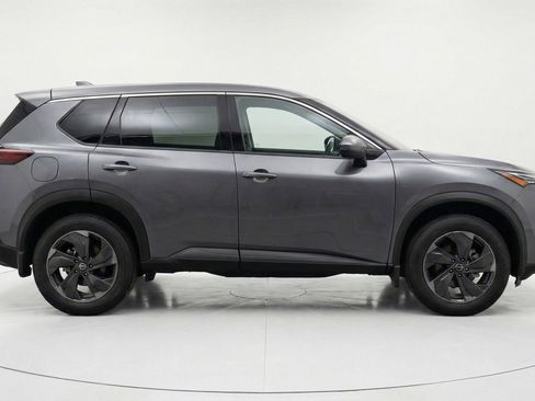 Used 2025 Nissan Rogue SV image 11