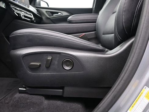 Used 2025 Chevrolet Traverse LT image 27