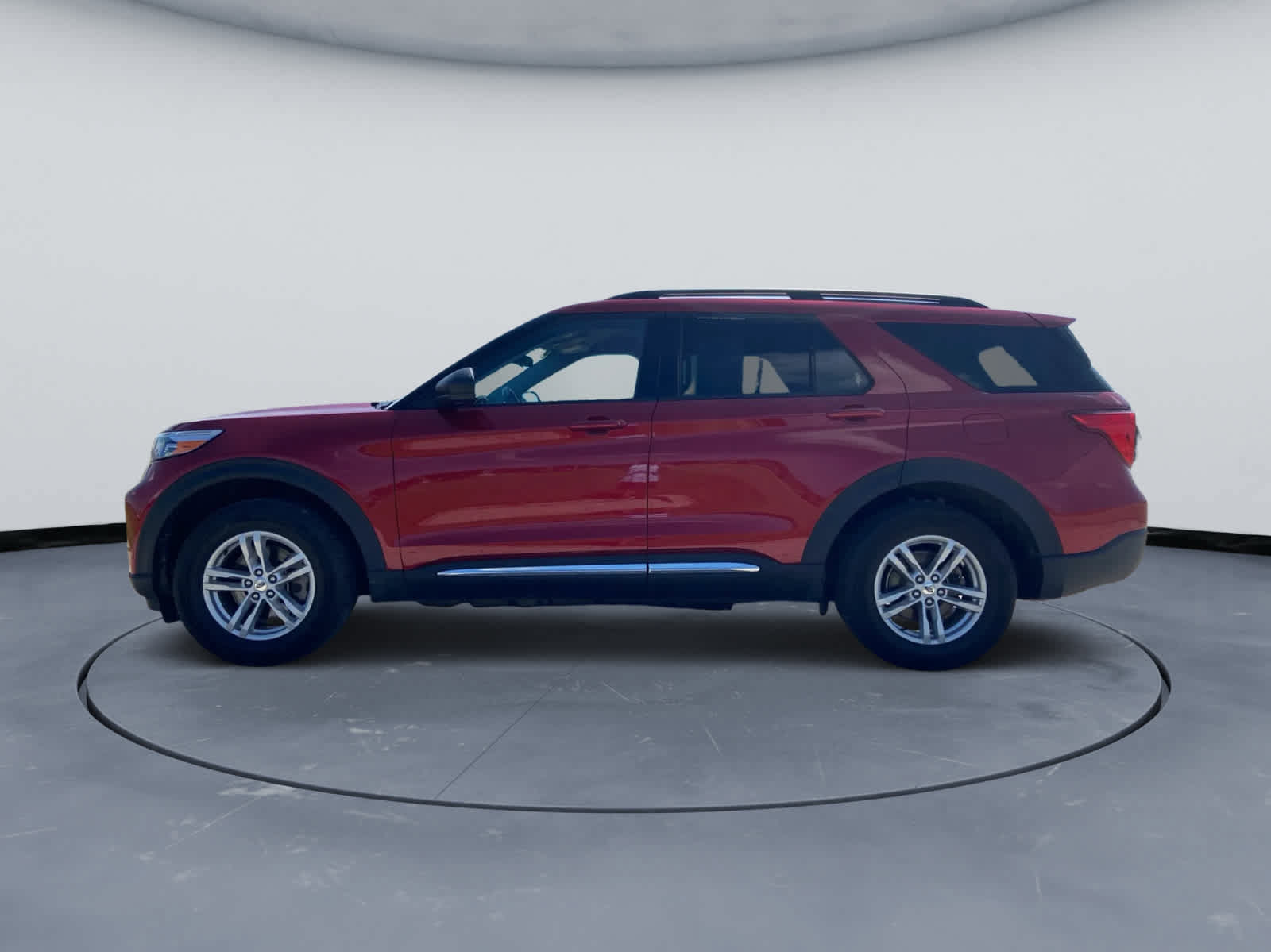 Used 2023 Ford Explorer XLT w/ Equipment Group 202A AWD/4WD image 12