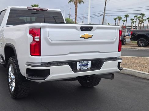 Used 2022 Chevrolet Silverado 2500 High Country w/ Z71 Off-Road Package AWD/4WD image 5