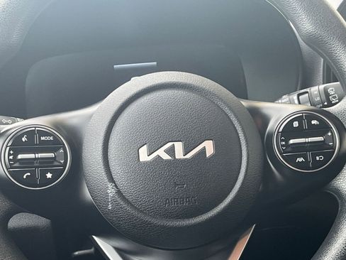 Used 2025 Kia Soul LX w/ LX Technology Package FWD image 27
