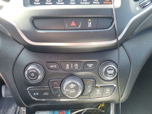 Used 2022 Jeep Cherokee Latitude Lux image 14