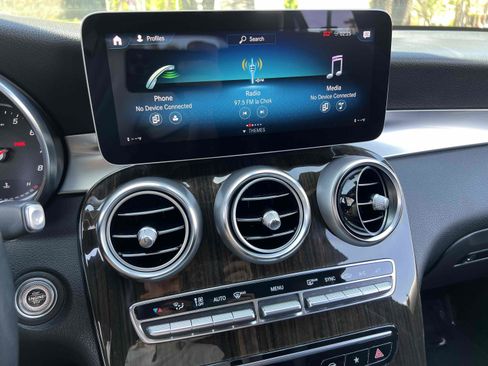 Used 2020 Mercedes-Benz GLC 300 4MATIC image 4