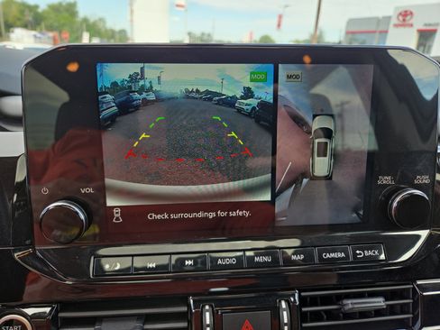 Used 2023 Nissan Pathfinder Platinum image 30