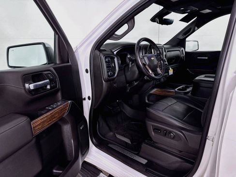 Used 2020 Chevrolet Silverado 1500 High Country w/ Technology Package AWD/4WD image 3