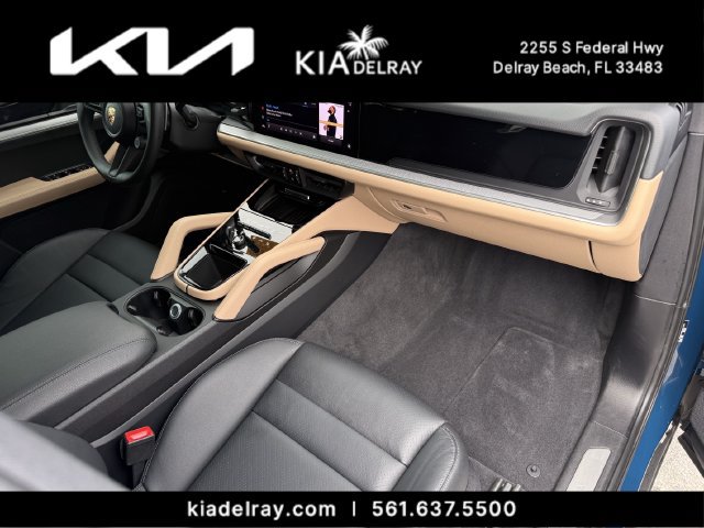 Used 2024 Porsche Cayenne AWD/4WD image 10