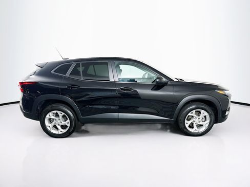 Used 2025 Chevrolet Trax LS w/ LS Convenience Package FWD image 10
