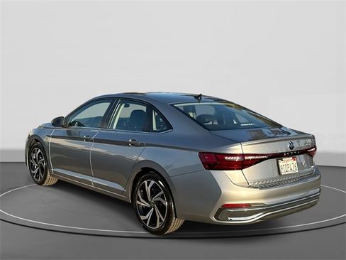 Used 2025 Volkswagen Jetta SEL image 5