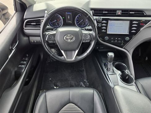 Used 2019 Toyota Camry SE image 12