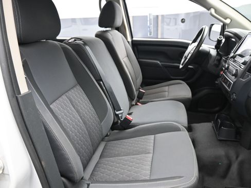 Used 2022 Nissan Titan S image 15