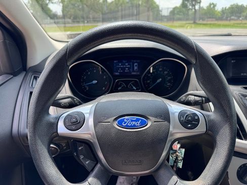 Used 2014 Ford Focus SE FWD image 16