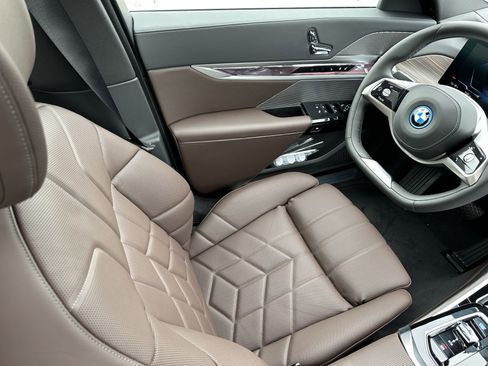 New 2025 BMW i7 xDrive60 image 9