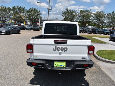 Used 2022 Jeep Gladiator Overland w/ Popular Equipment Package AWD/4WD image 13