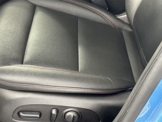 Used 2025 Chevrolet Trax RS w/ Sunroof Package FWD image 12