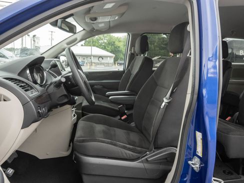 Used 2018 Dodge Grand Caravan SE w/ UConnect Hands-Free Group FWD image 13