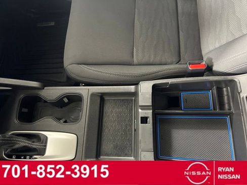 Used 2024 Nissan Frontier SV w/ SV Convenience Package image 23
