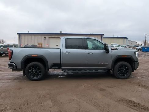 Used 2024 GMC Sierra 2500 AT4 image 8