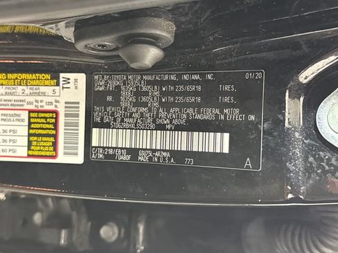Used 2020 Toyota Highlander XLE AWD/4WD image 24