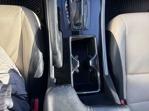 Used 2016 Honda Accord Touring image 24