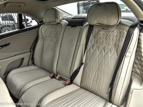 Used 2024 Bentley Flying Spur V8 AWD/4WD image 48