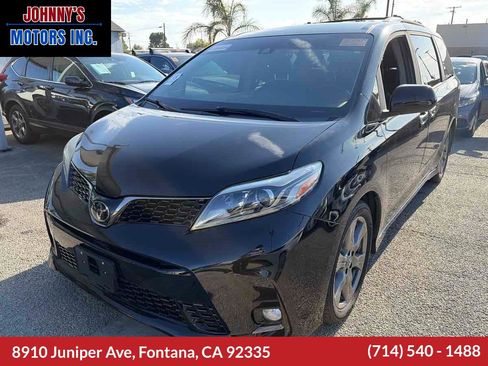 Used 2019 Toyota Sienna SE w/ Carpet Mat Package FWD image 1