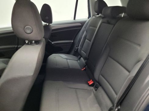 Used 2018 Volkswagen Golf S image 18