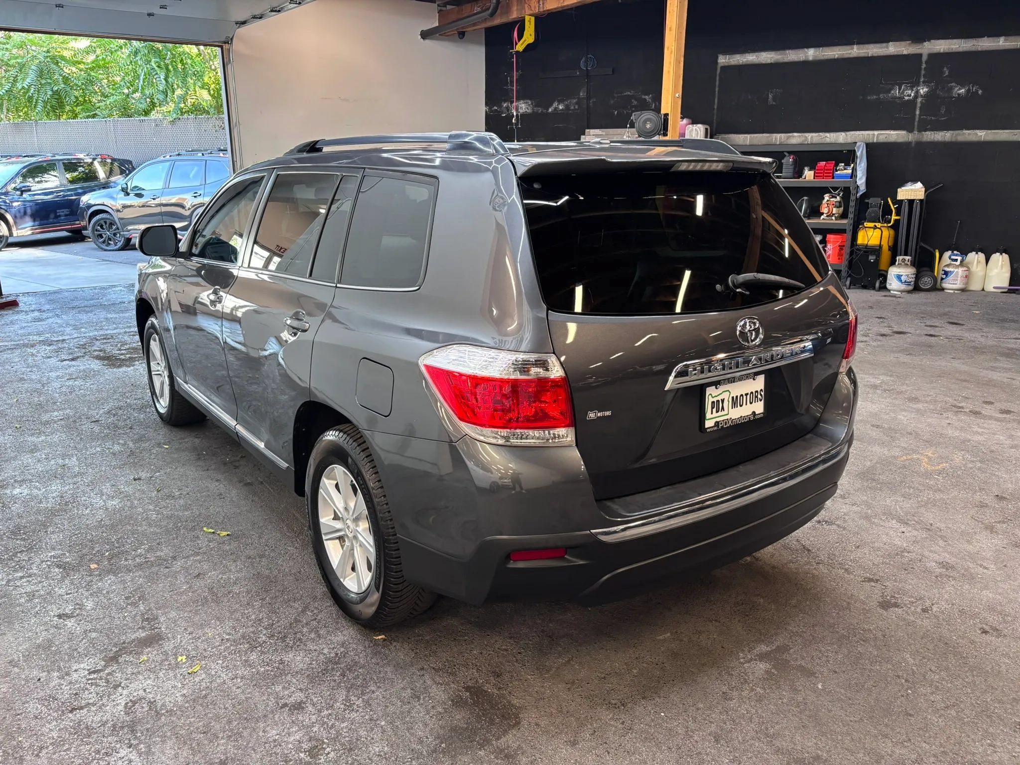 Used 2011 Toyota Highlander SE FWD image 5