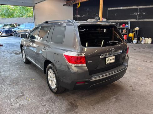 Used 2011 Toyota Highlander SE FWD image 5