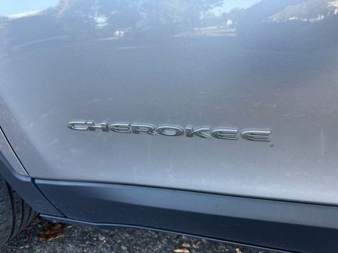 Used 2021 Jeep Cherokee Latitude image 32