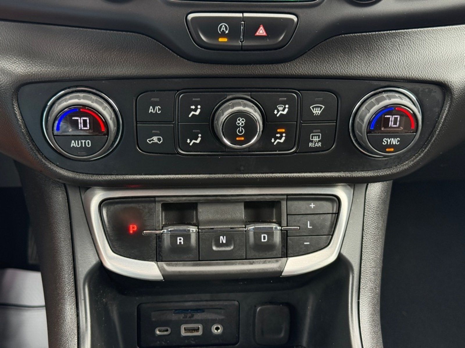 Used 2022 GMC Terrain SLT FWD image 15