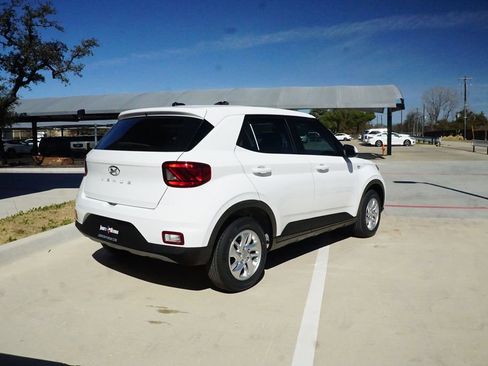 New 2026 Hyundai Venue SE image 8