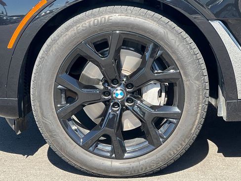 Used 2025 BMW X7 xDrive40i w/ Climate Comfort Package image 46