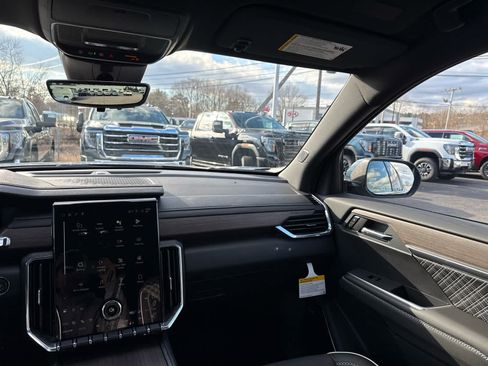 New 2026 GMC Acadia Denali w/ Super Cruise Package image 15