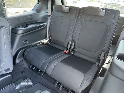 New 2025 Jeep Grand Cherokee L Laredo image 24