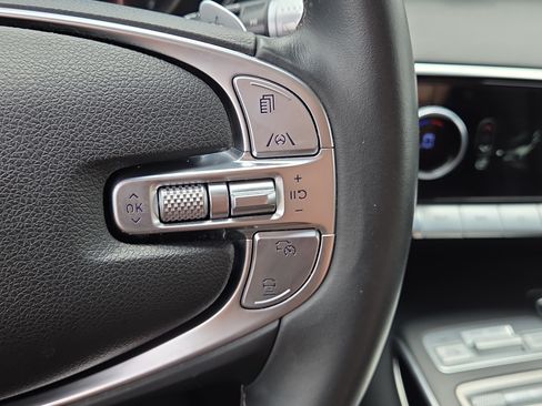 Used 2025 Genesis GV70 2.5T AWD/4WD image 13