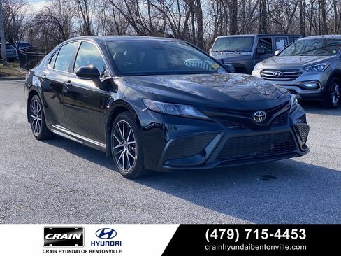 Used 2023 Toyota Camry SE image 1