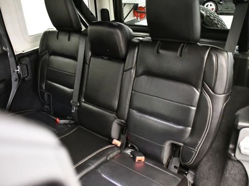 Used 2021 Jeep Wrangler Unlimited Sahara image 38