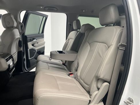 Used 2024 Jeep Wagoneer Series II w/ Flexible Seating Group image 14