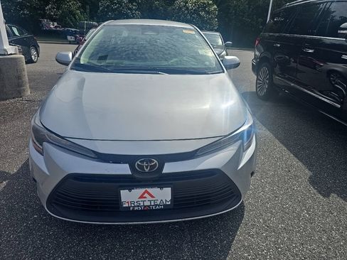 Used 2024 Toyota Corolla LE FWD image 2