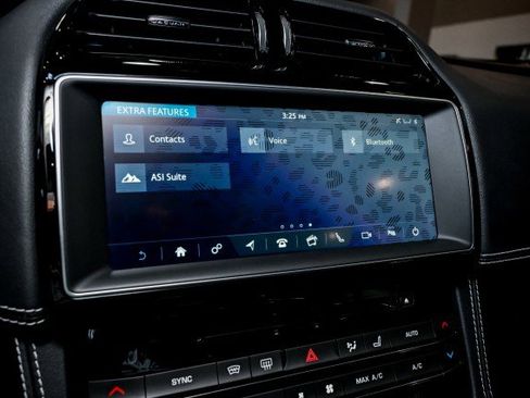 Used 2019 Jaguar F-PACE R-Sport image 39