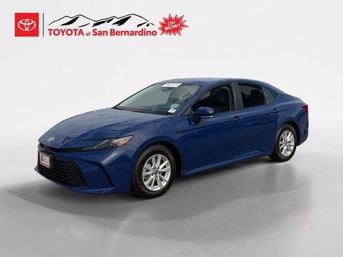 Certified 2025 Toyota Camry LE image 1
