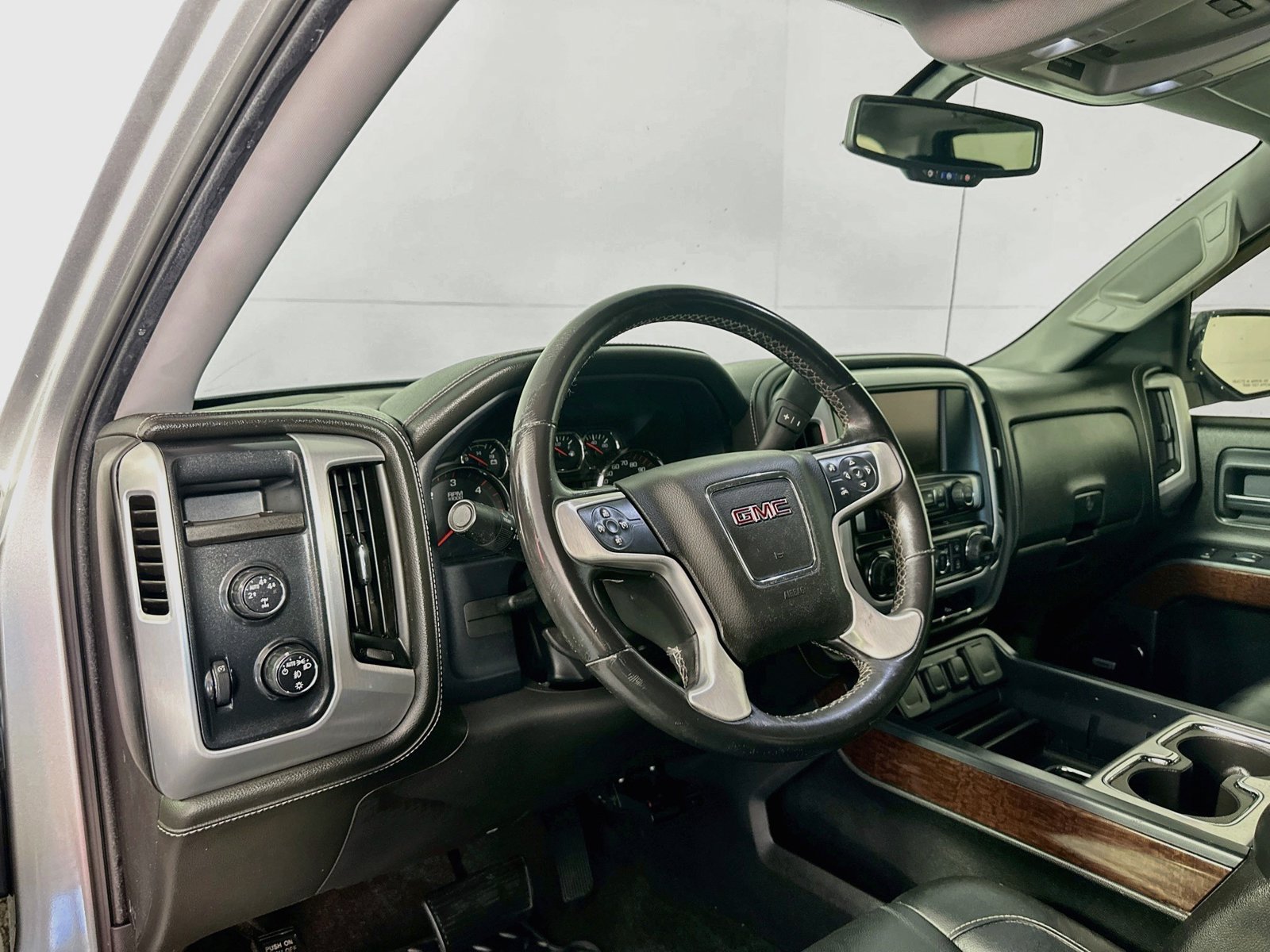 Used 2015 GMC Sierra 1500 SLT w/ SLT Crew Cab Value Package AWD/4WD image 9