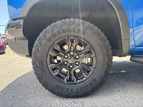 Used 2022 Chevrolet Silverado 1500 ZR2 w/ Technology Package AWD/4WD image 5
