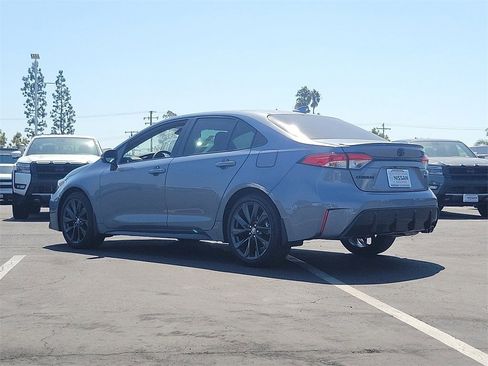 Used 2024 Toyota Corolla SE image 2