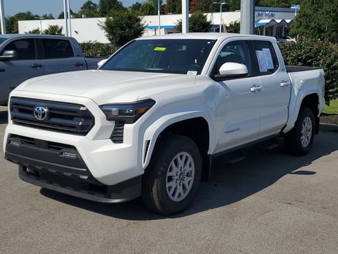 Certified 2026 Toyota Tacoma SR5 AWD/4WD image 2