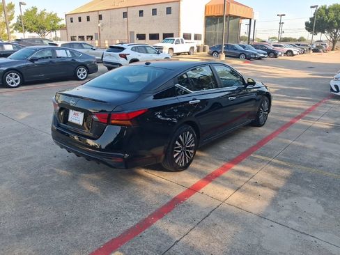 Used 2025 Nissan Altima 2.5 SV FWD image 7