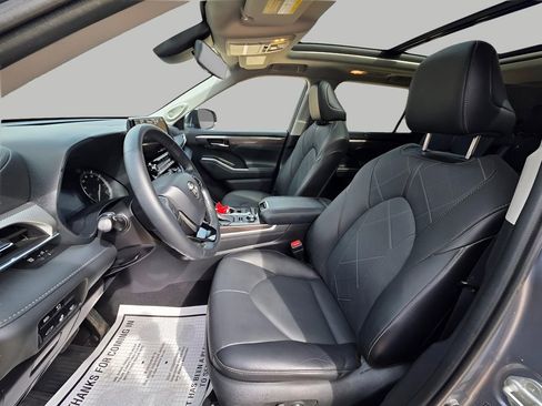 Used 2021 Toyota Highlander Platinum image 20
